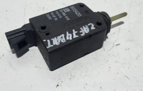 Opel Astra F Central locking motor 90589918 1101215 605420