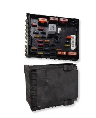 Volkswagen PASSAT B7 Fuse module 3C0937125 63592777
