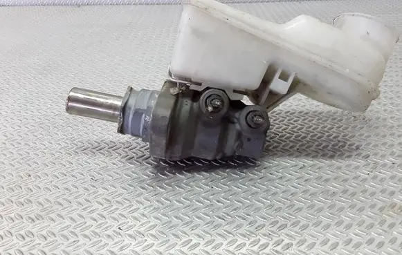 Toyota Yaris Master brake cylinder