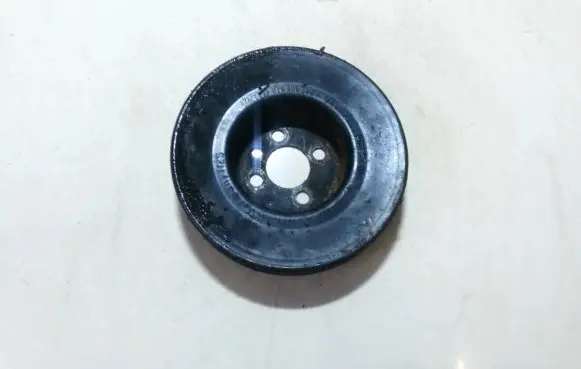 Audi A6 S6 C4 4A Crankshaft pulley 028105253