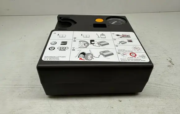 Volkswagen Golf V Tire air pump compressor 8P0012615C