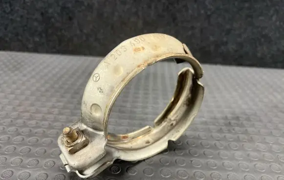 Mercedes-Benz C W203 Muffler pipe connector clamp A2034900441