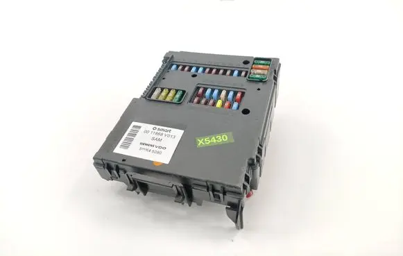 Smart ForTwo II Fuse module 0011868V013 5WK45090