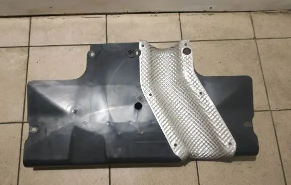 Mercedes-Benz GLA W156 X156 Center/middle under tray cover A2463520391