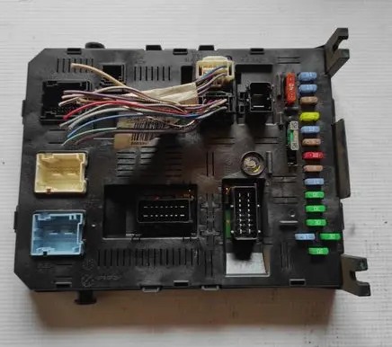 Ford Fiesta Fuse module 9661940480 281171702B 21676159