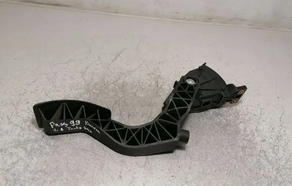 Volkswagen PASSAT B5 Accelerator throttle pedal 8D1721523A