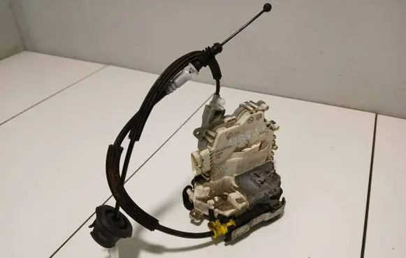 Audi A4 S4 B8 8K Rear door lock 8K0839015