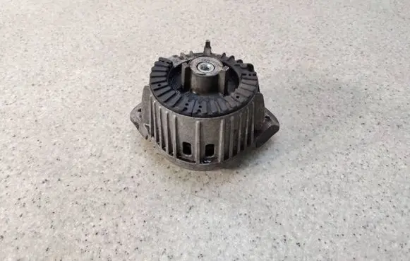 Mercedes-Benz CLS C218 X218 Engine mount vacuum valve A2122406317
