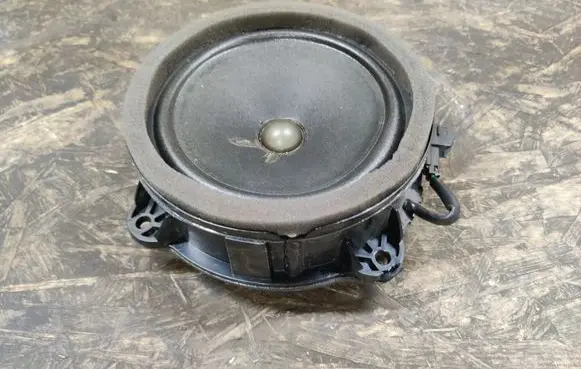 Cadillac SRX Front door speaker 25684702