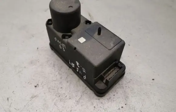 Volkswagen PASSAT B3 Central locking vacuum pump 357962257