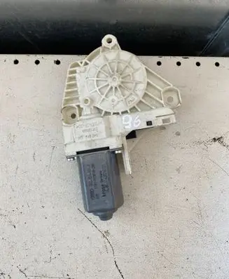 Audi A6 S6 C7 4G Front door window regulator motor 8K0959801B 11420240189