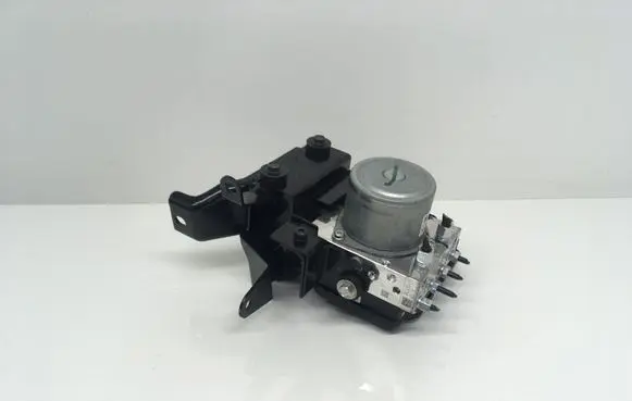 Nissan Leaf I (ZE0) ABS Pump 476605SH5C