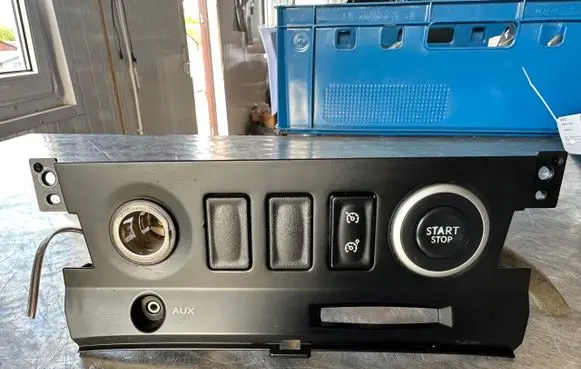 Renault Koleos I Engine start stop button switch 68260JY00A A4238