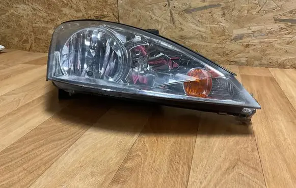 Ford Focus Headlight/headlamp 206347B