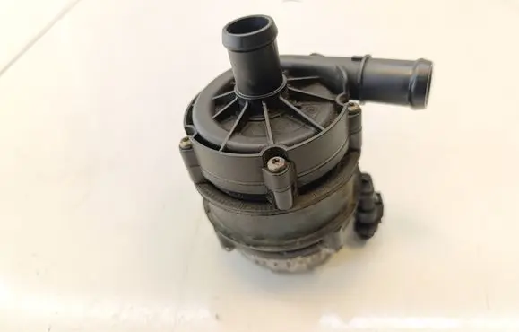 Volkswagen Golf VII Electric auxiliary coolant/water pump 04L965567