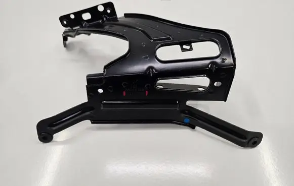 Audi A6 S6 C8 4K Fender mounting bracket 4K0821132