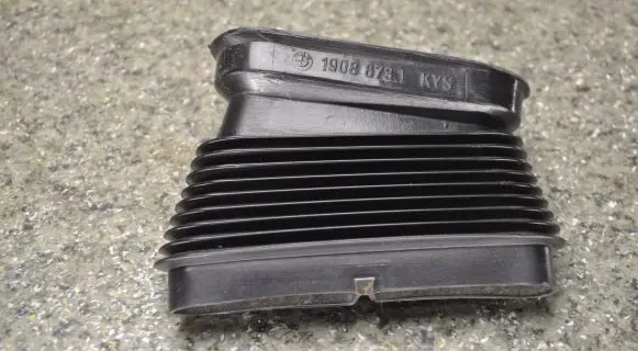 BMW 5 E34 Air intake duct part 19086731