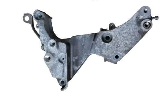 Volkswagen PASSAT B8 Engine mounting bracket 04E199275E