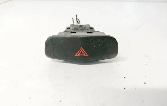 Nissan Primera Hazard light switch niles06016