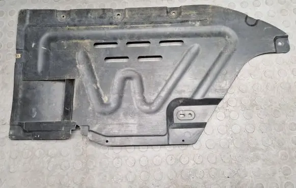 BMW 1 E82 E88 Center/middle under tray cover 7059388
