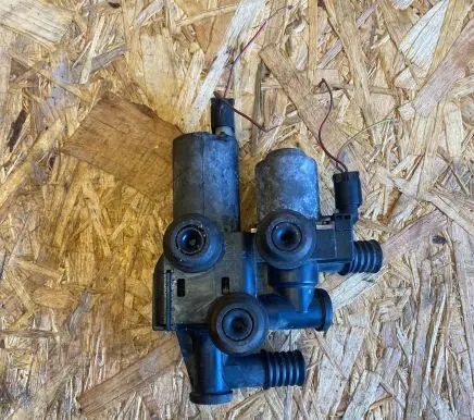 BMW 3 E46 Coolant heater control valve 64118369807 1147412149