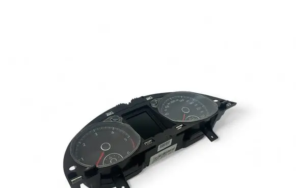 Volkswagen PASSAT B7 Speedometer (instrument cluster) 3AA920870M