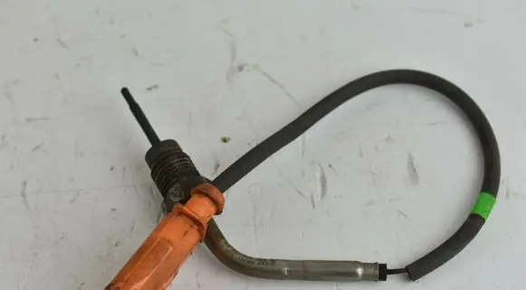 Volkswagen Amarok Exhaust gas temperature sensor 03L906088AF