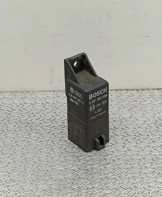 Volkswagen PASSAT B6 Glow plug pre-heat relay 0281003038 038907281D