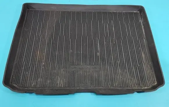 Trunk/boot floor carpet liner
