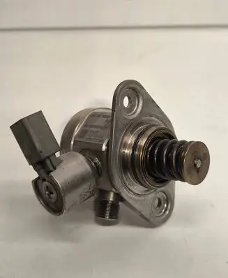 BMW X6 E71 Fuel injection high pressure pump 7595339 0261520068 2001541723