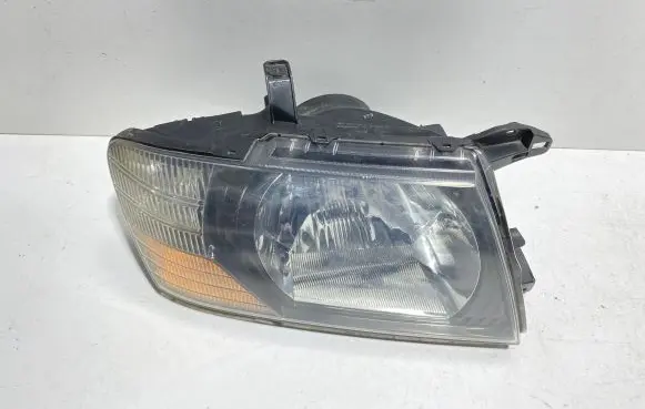 Mitsubishi Pajero Headlight/headlamp 10087507