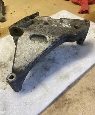 Volkswagen PASSAT B6 Engine mounting bracket 03G199207F V200KTS2