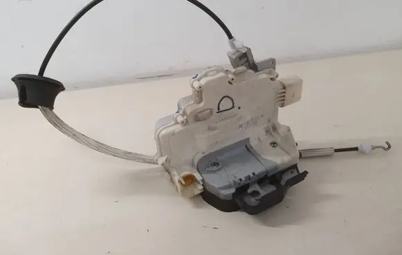 Audi A4 S4 B7 8E 8H Front door lock 8E2837016AA