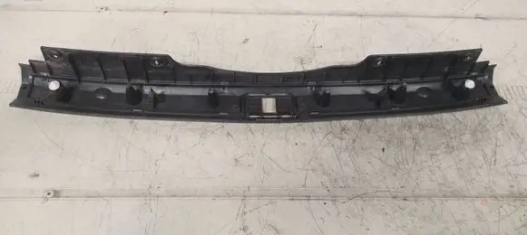 Trunk/boot sill cover protection