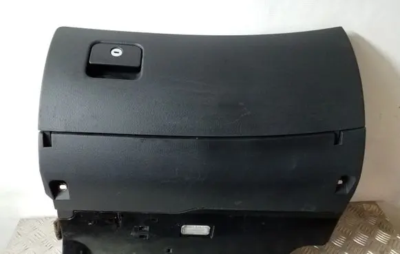 Glove box