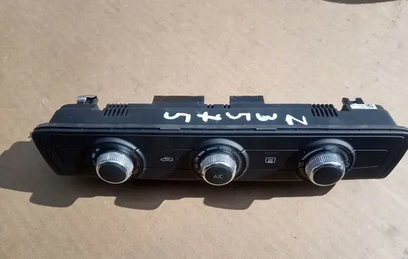 Audi A3 S3 8V Climate control unit 8V0820047B