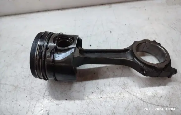 Ford Mondeo Mk III Piston with connecting rod