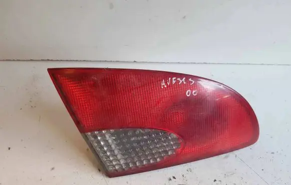 Toyota Avensis T220 Tailgate rear/tail lights 23300102