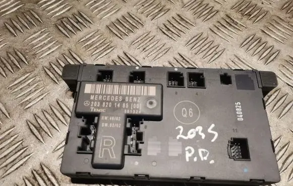 Mercedes-Benz C W203 Door control unit/module 2038201485 A2038201485