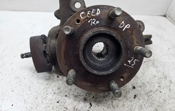 KIA Pro Cee'd I Front wheel hub
