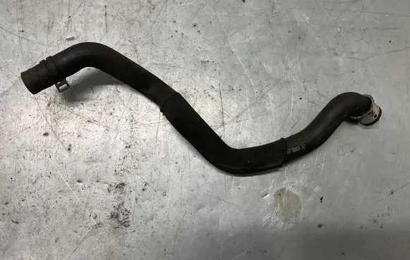 Mercedes-Benz C W204 Engine coolant pipe/hose A2045010082