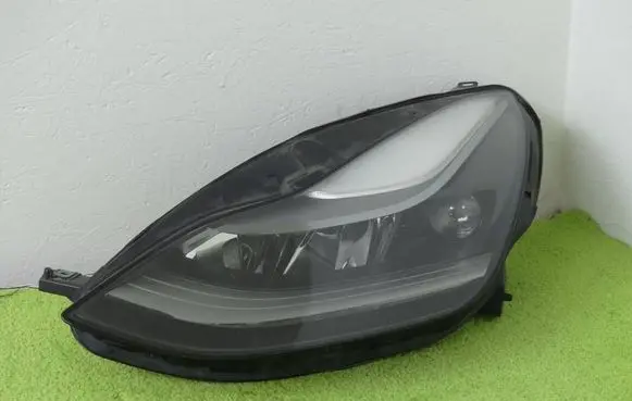 Tesla Model Y Headlight/headlamp 1514952-00-D