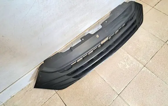 Iveco Daily 6th gen Front bumper upper radiator grill 5802075842