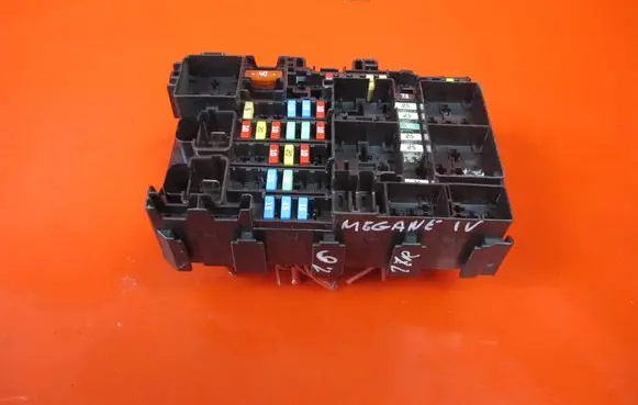 Renault Megane IV Relay mounting block 