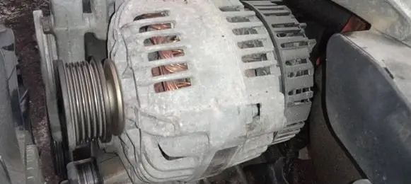 Volkswagen PASSAT B5 Generator/alternator 058903016E