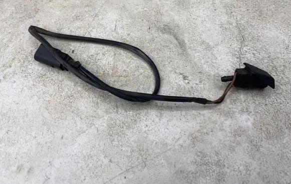 Windshield washer spray nozzle