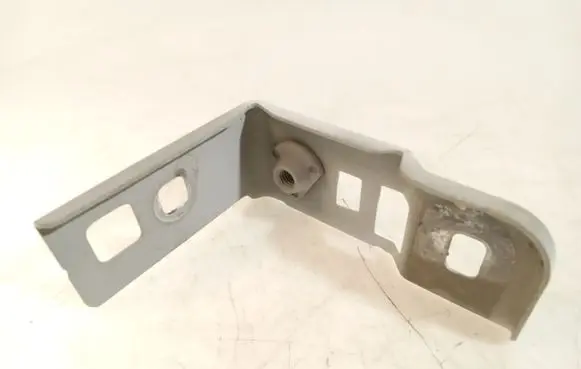 Fender mounting bracket
