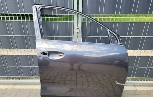 KIA Sorento Front door