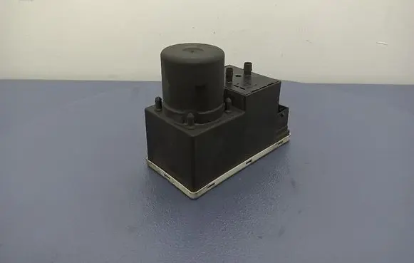 Audi A3 S3 8L Central locking vacuum pump 8D0862257C