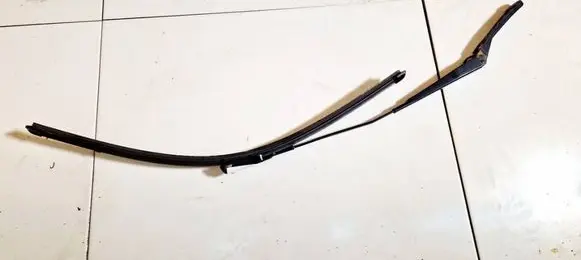 Front wiper blade arm